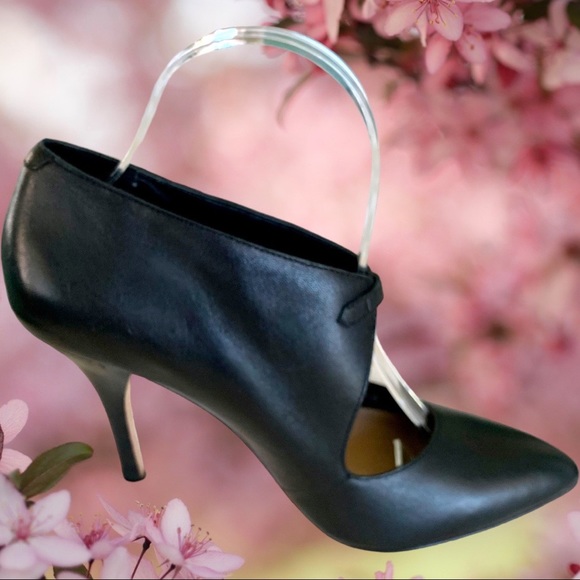 POUR LA VICTOIRE BLACK LEATHER HEELS - Picture 3 of 5